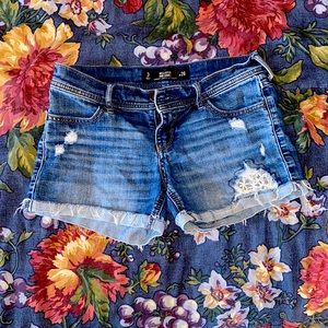 Mid rise Hollister jean shorts with lace detail
